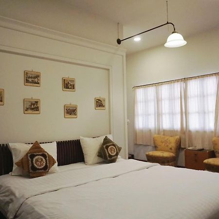 Manee Guesthouse And Record บ้านมานี Chiang Mai Exterior foto