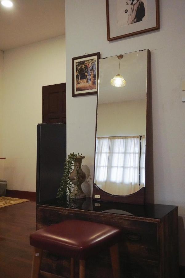 Manee Guesthouse And Record บ้านมานี Chiang Mai Exterior foto