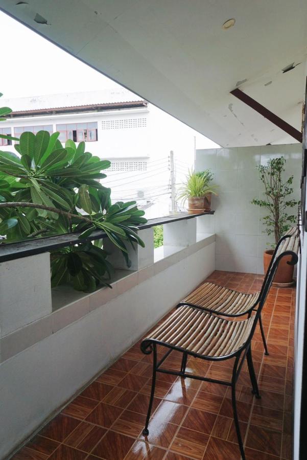 Manee Guesthouse And Record บ้านมานี Chiang Mai Exterior foto